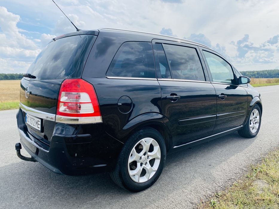 Авто. Машина. Опель Зафіра. Opel Zafira В