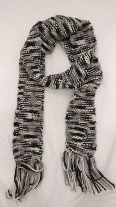 Cachecol (Branco, Cinzento e Preto)