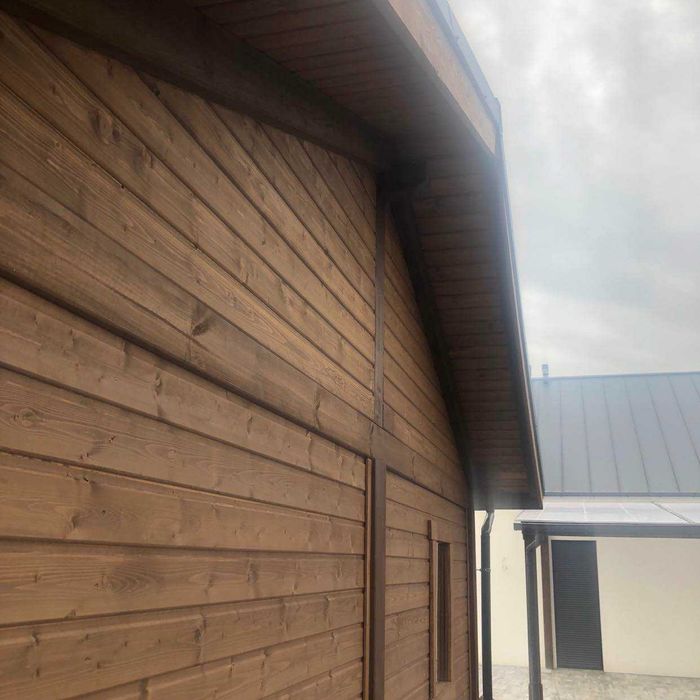 Wiata garażowa z domkiem ogrodowym