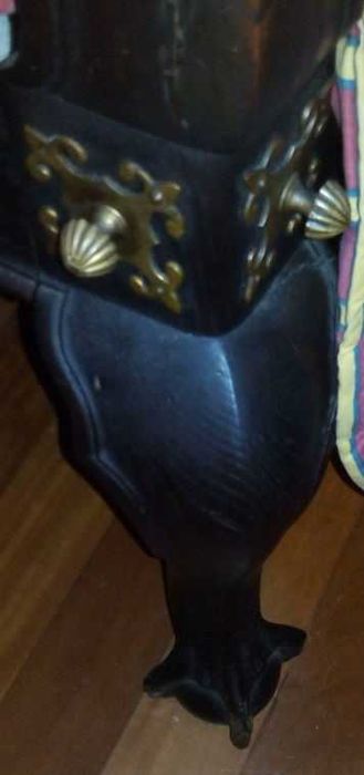 Cama casal castanho maciço e cadeira,estilo D.João V talha vazada(XIX)