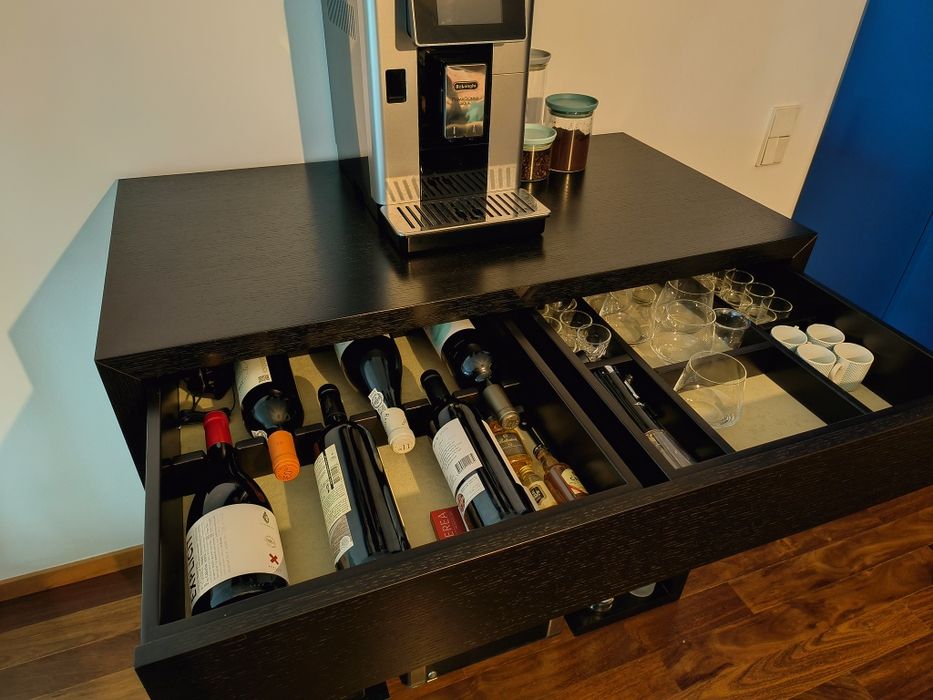 Móvel para garrafeira