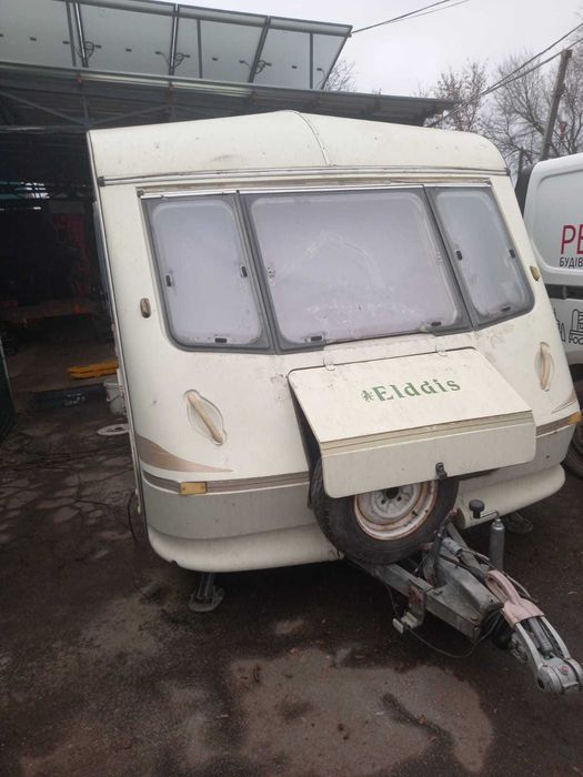 Кемпінг, будинок на колесах