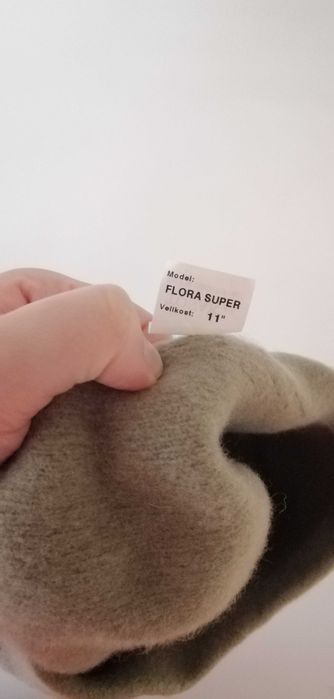 zestaw stare berety damskie beretki beretka beżowe beżowa czarna