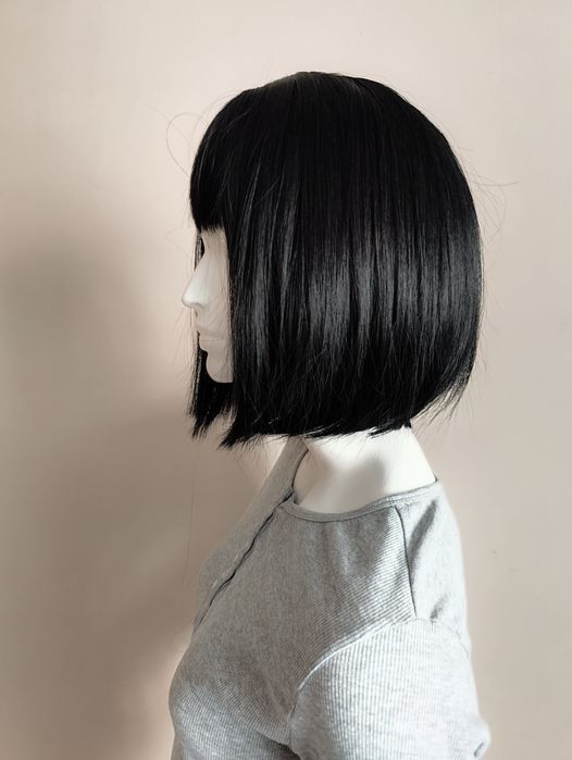 Nowa czarna realistyczna peruka wig bob kare z grzywką