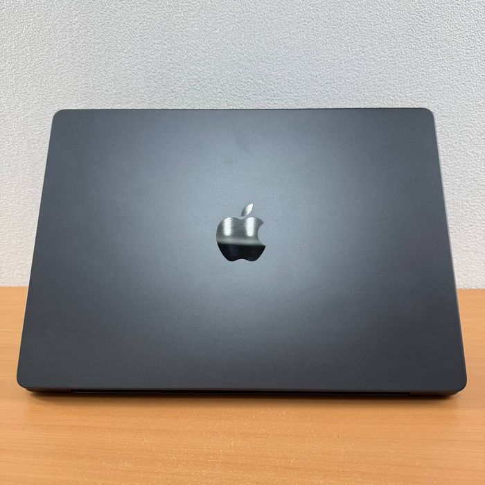 №3565	MRX33	MacBook Pro 14 	Space Black	M3 Pro	18/512