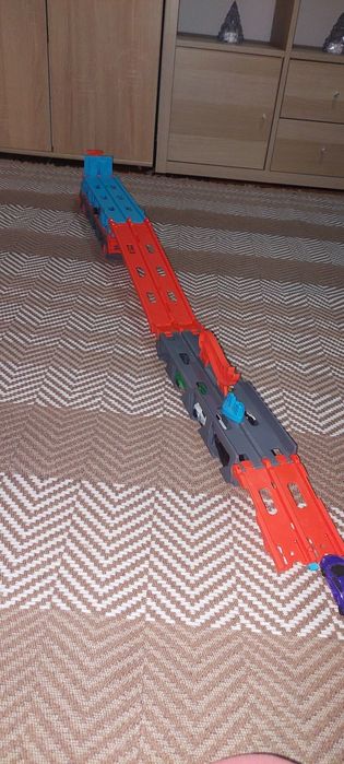 Camião pista hot wheels como novo