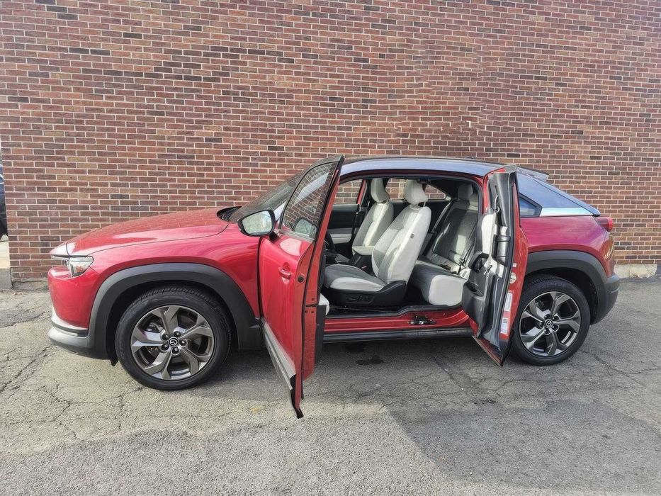 Mazda MX-30      2022