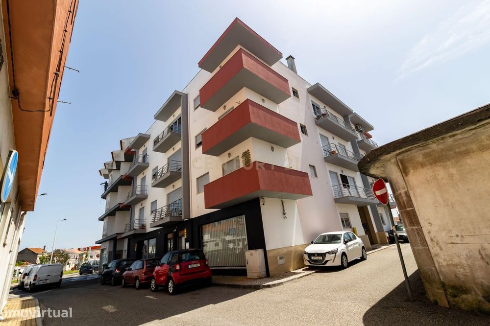 Excelente Apartamento T2 no centro de Pataias — Pataias E Martingança, Leiria