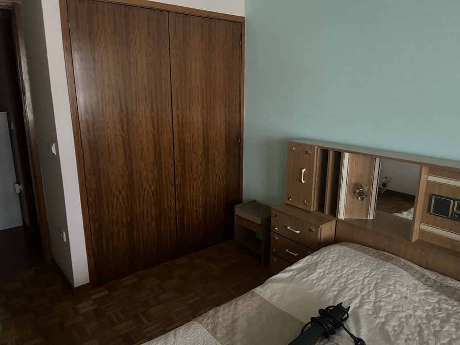 Aluga-se quartos (despesas de água e luz incluidas)