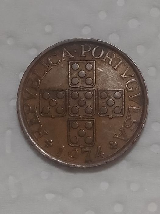 Lote de ( 30 ) moedas Portuguesas 20 centavos  1970/71/72/73/74