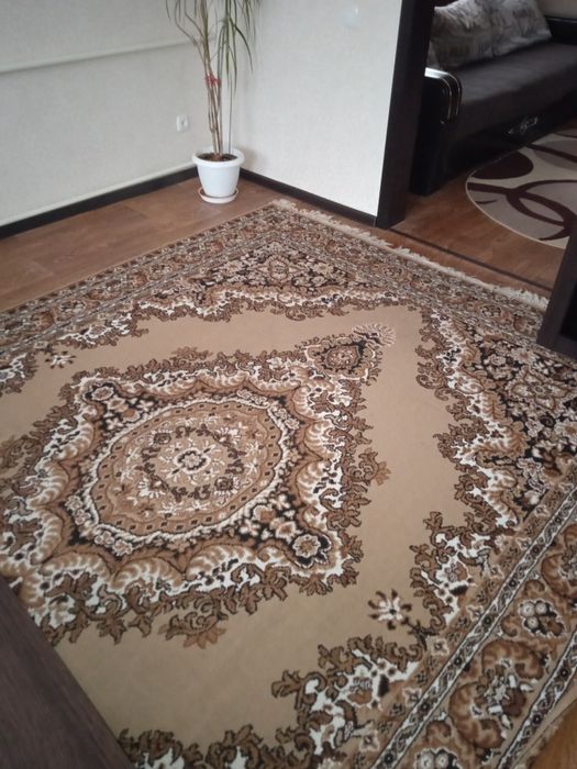 Продам недорого ковер.