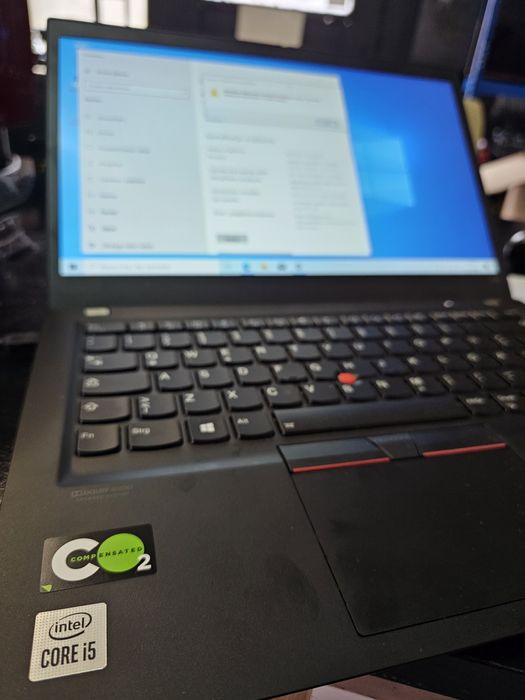 Thinkpad T14s. Lenovo i5 10gen.