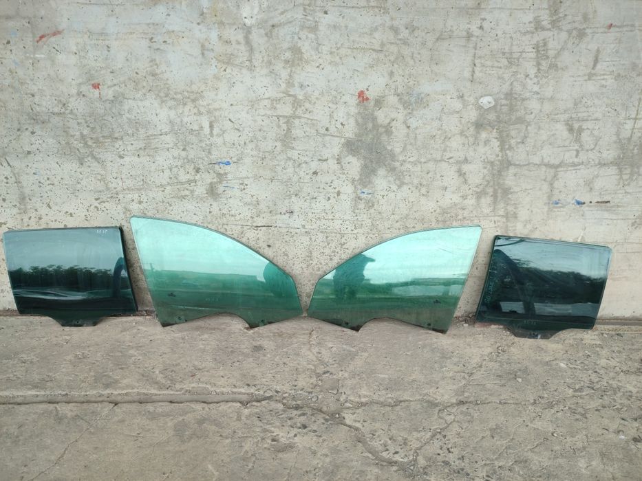 Скло дверей Шкода Октавія А5 Фабія Румстер стекло Skoda Octavia A5