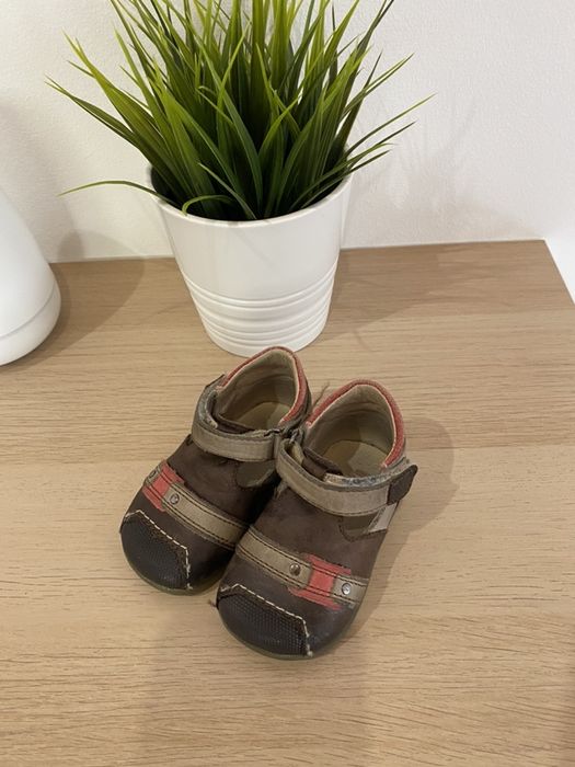 Sandálias/Sapatos em pele