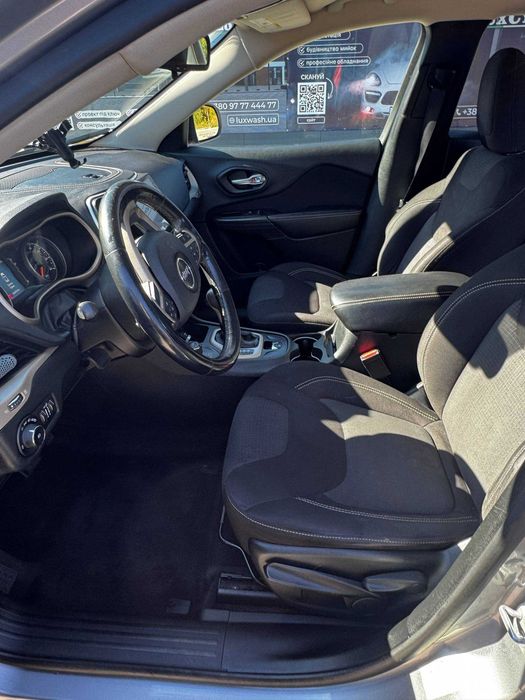 Jeep Cherokee 2015 2.4 бензин 4x4