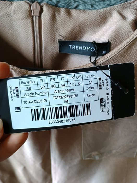 Sukienka wieczorowa Trendyol