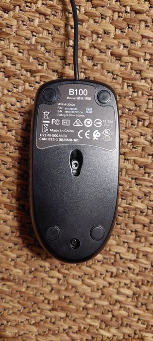 Rato Logitech B100 preto