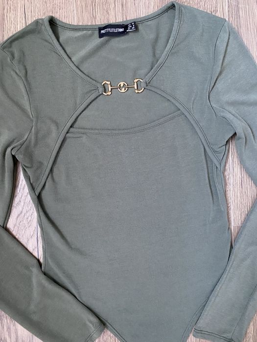 Body khaki, ozdobny dekolt, sprzączka