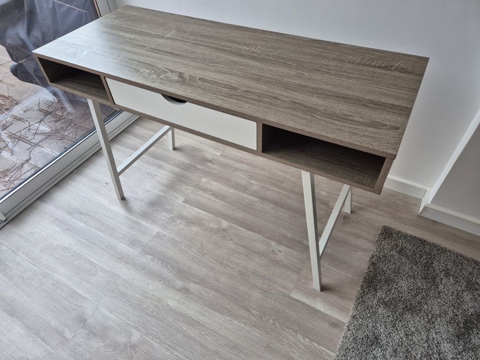 Secretaria como nova