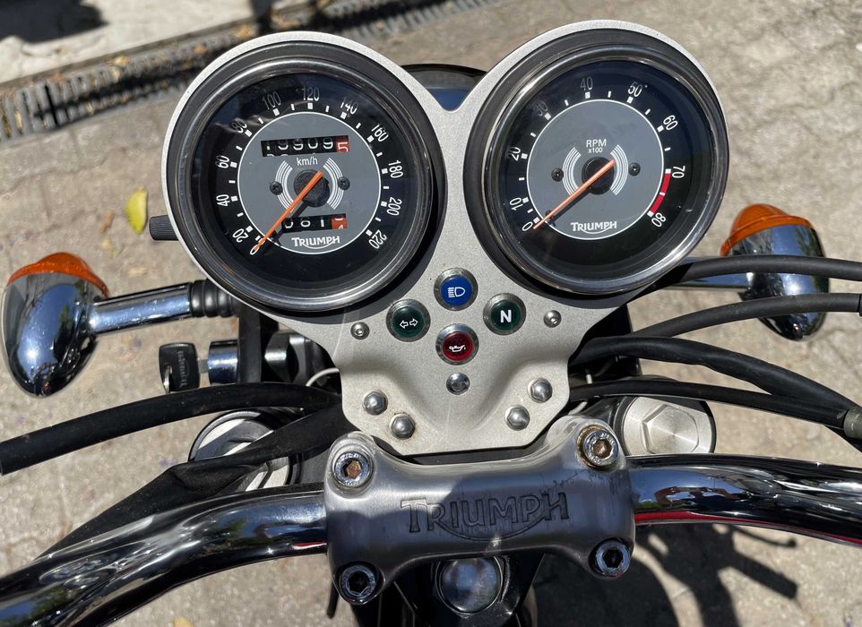 Triumph Bonneville T100 série especial como nova 19 900 km