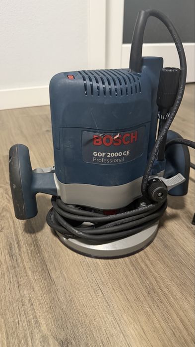 Фрезерна машина BOSCH GOF 2000 CE Professional