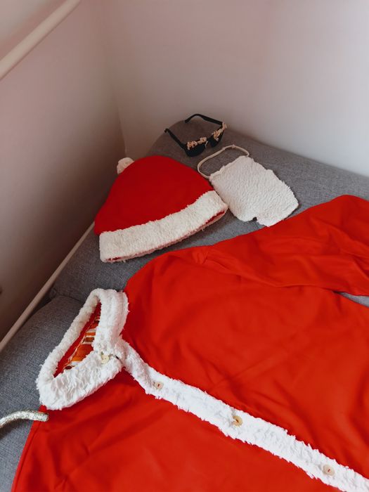 Strój Świętego Mikołaja, zestaw dziewięciu elementów