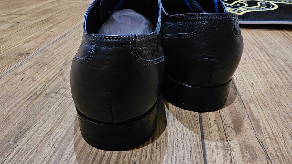 Granatowe buty wizytowe