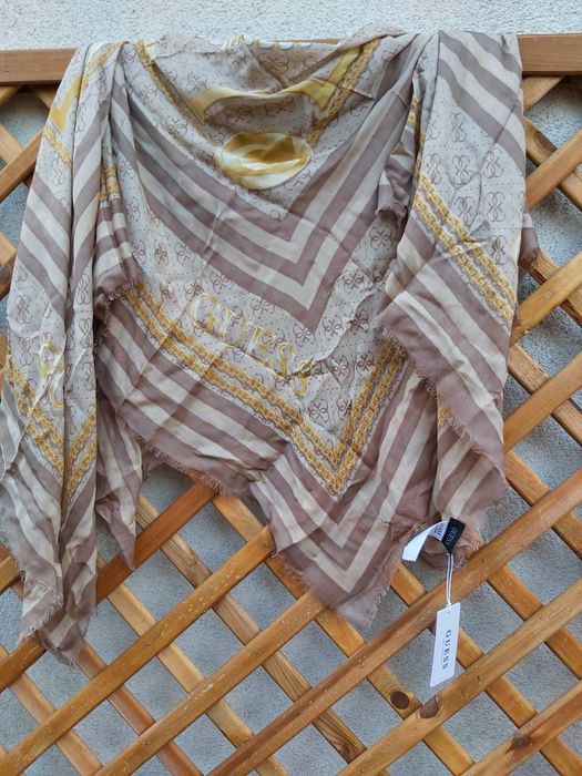 NOWY szal chusta GUESS beżowa logo braz nude