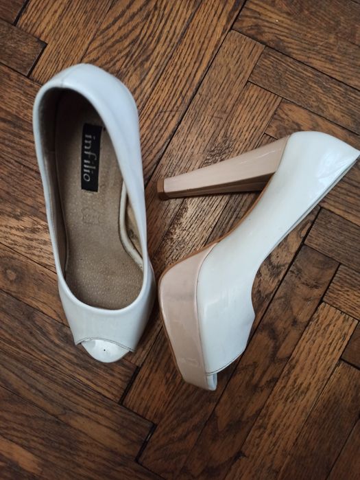 Лакові босоніжки білі ,лабутени , туфлі/37