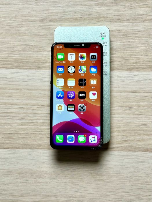 Wyświetlacz iPhone XS – Sprawny, Pęknięte szkło