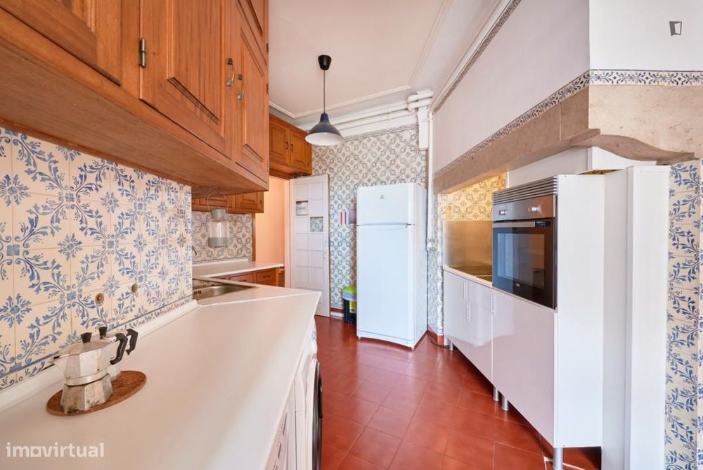 Quarto - localizado em Marquês de Pombal Lisbon