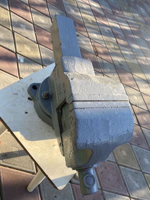 Продам тиски