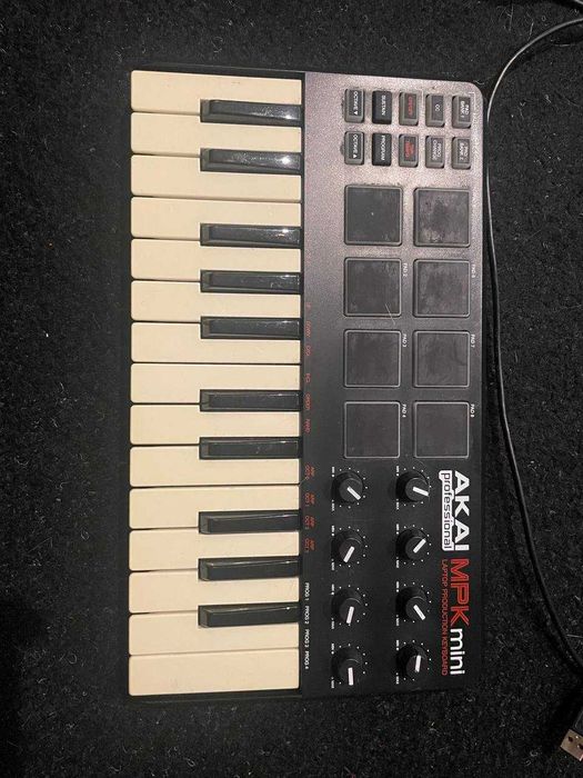 MIDI-Клавіатура AKAI MPK mini (Mk 1)