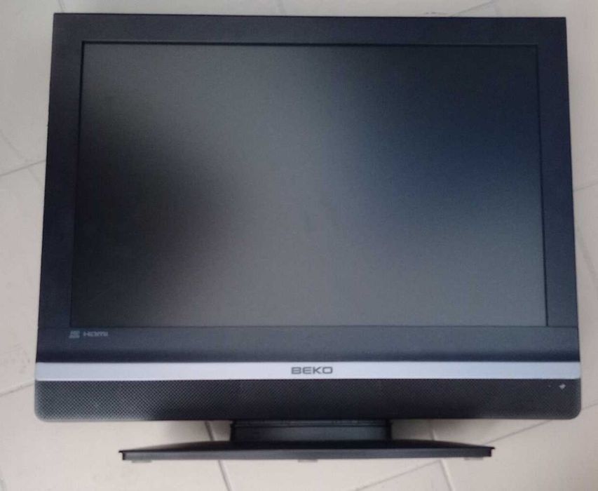 TV Beko 19” Full HD – Comando e suporte – como nova