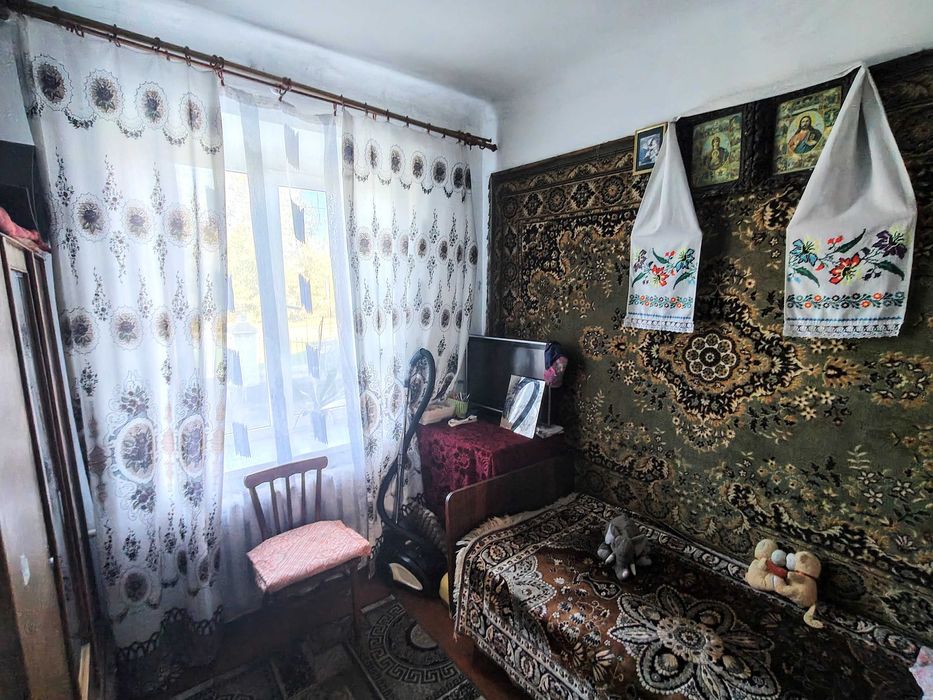 Трикімнатна квартира з автономним опаленням в районі ДЕУ