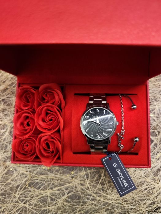 Conjunto Relógio e duas pulseiras "Love" de Senhora da Skyline