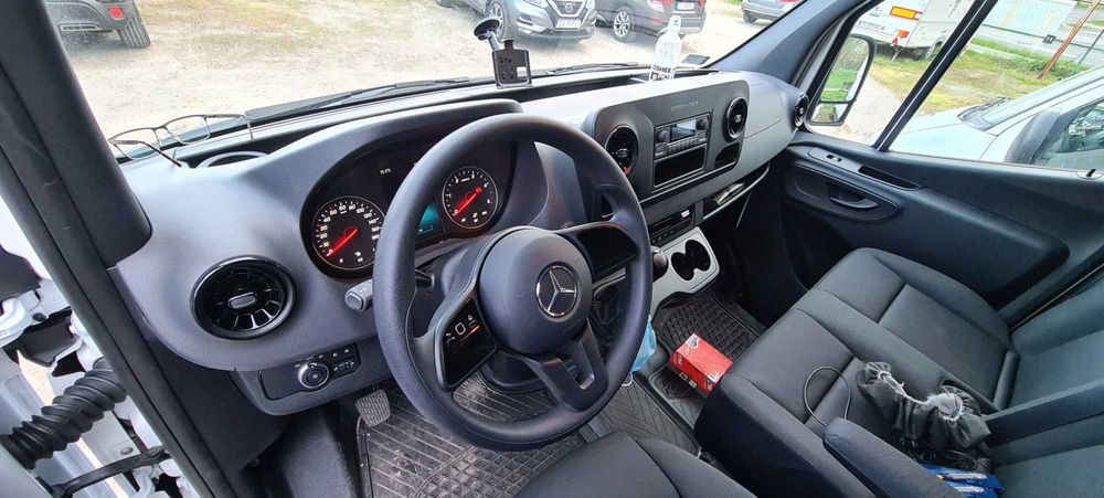 Wynajem samochodu dostawczego, busa, transport, przeprowadzki