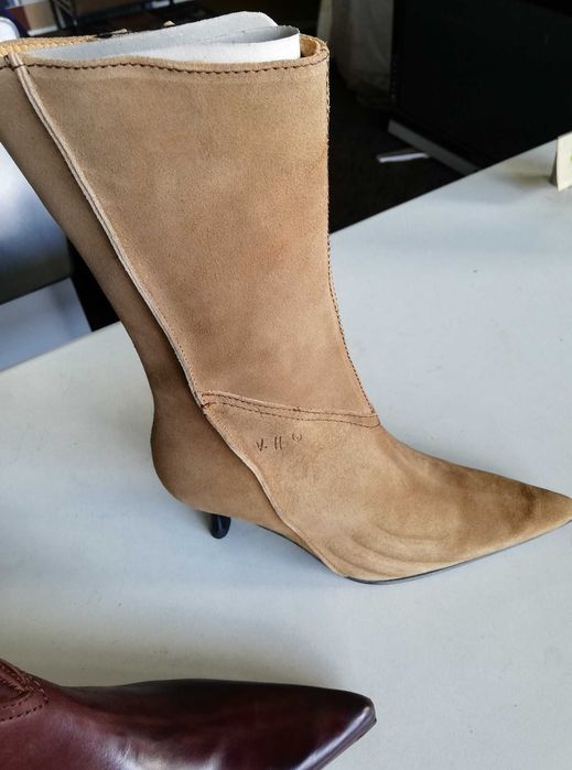 Botas de mulher novas. Liquidação. Vários números
