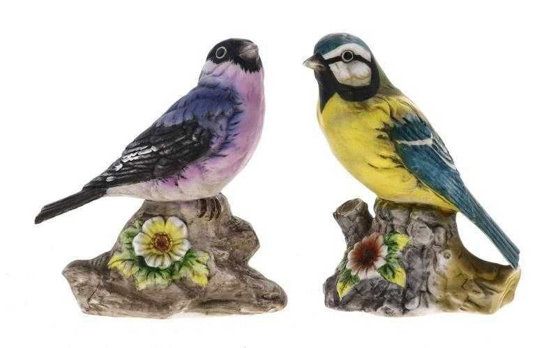 Pássaros em biscuit pintados à mão