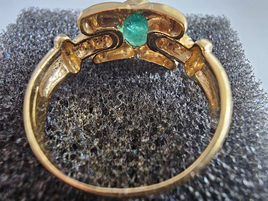 Anel ouro 19,2k com Esmeralda