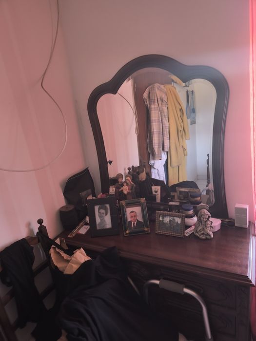 Alugo quarto mobilado com tv e internet