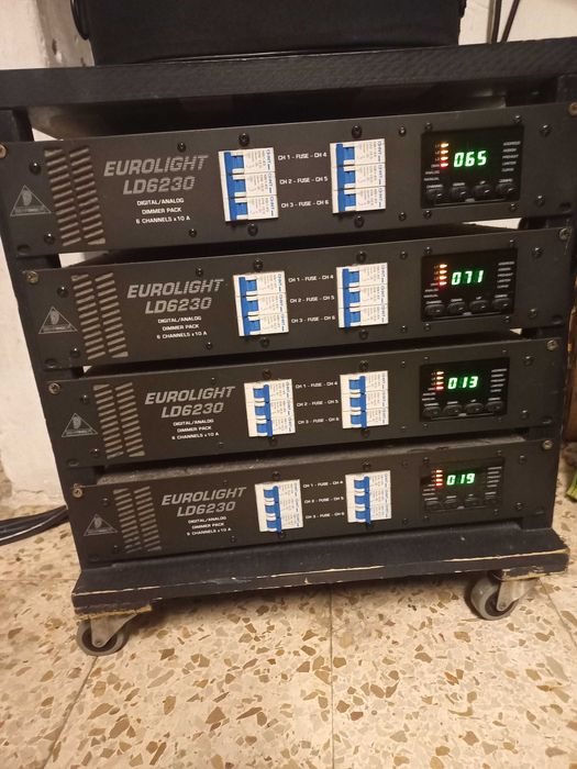 Behringer LD6230 Eurolight Prof 6-Channel 10A Dimmer - Conjunto de 4.