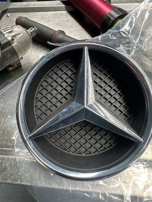 Simbolo mercedes GLA