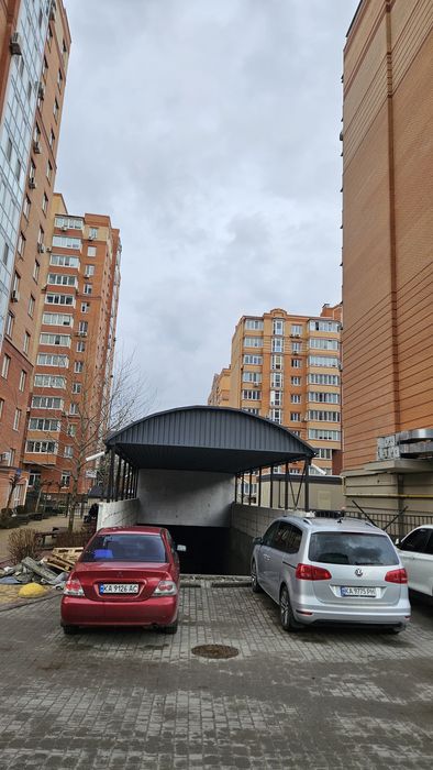 Оренда, продаж в діючому паркінгу!