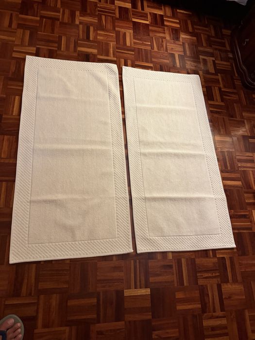 Conjunto de tapetes de quarto novos