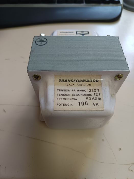 Transformador de baixa tensão Laytron.
