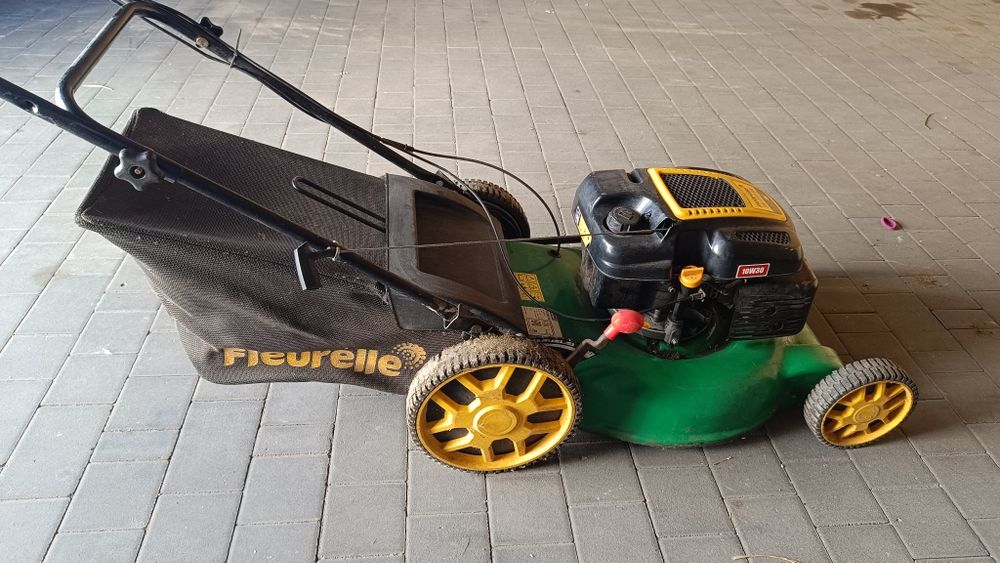 Sprzedam kosiarke spalinową fleurelle