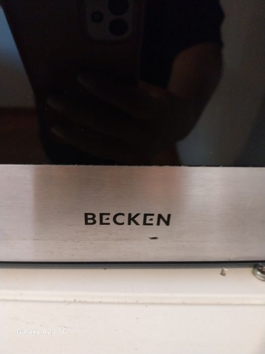 Becken BMW4288 (com funções forno e grill): capacidade de 30 litros .