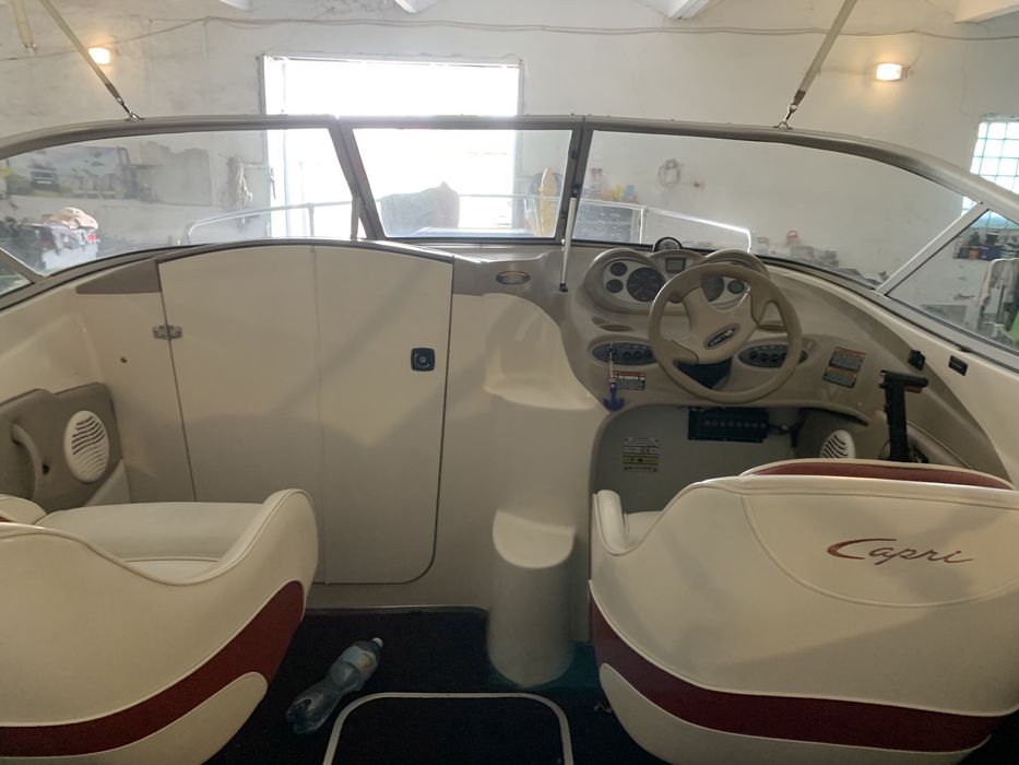 Катер Bayliner Capri212