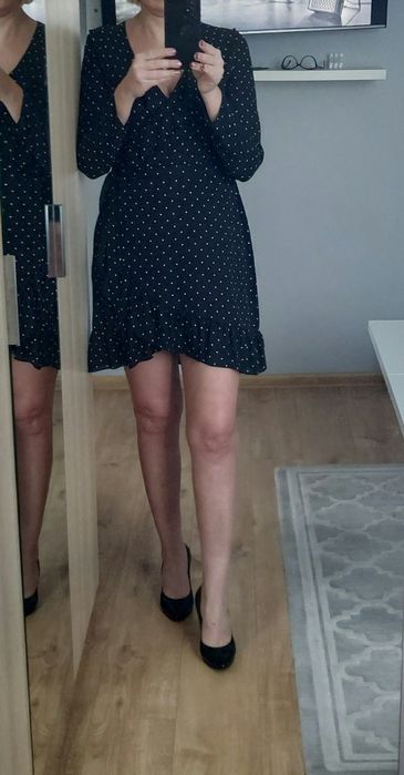 Czarna sukienka z długim rękawem w biale kropki Mohito r. 36/38